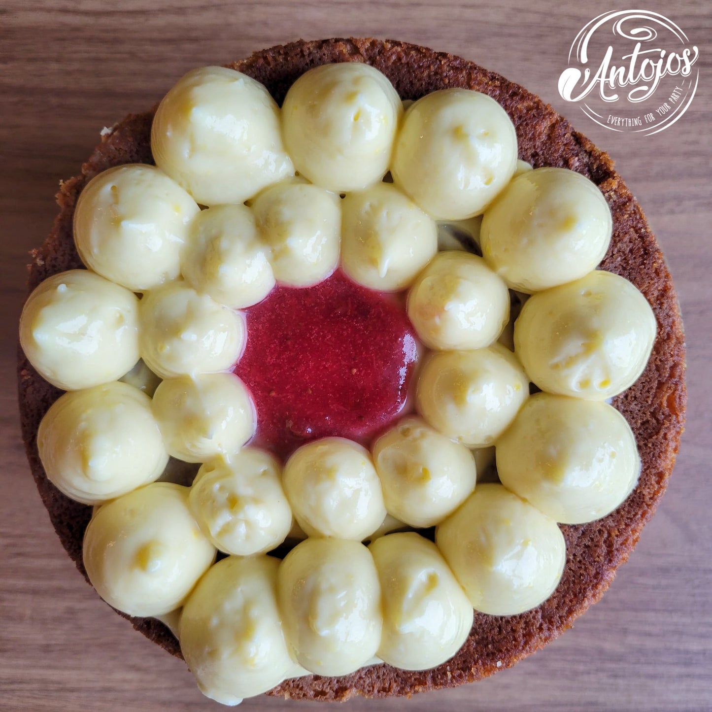 Torta de Vainilla relleno con Crema Pastelera y confitura de Fresa 6inch (Sin Cobertura/ONLY PICK UP)