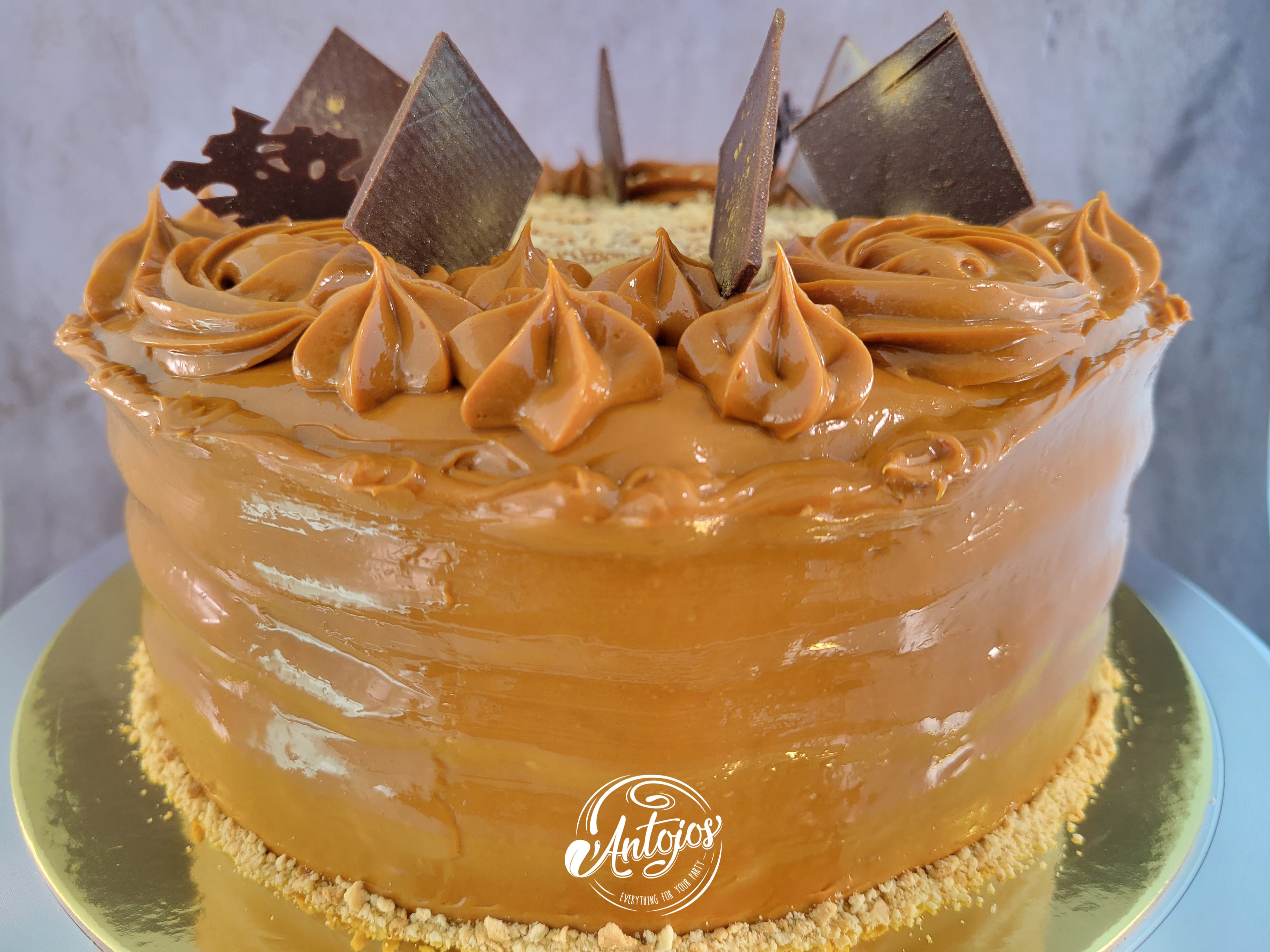 CUSTOM CAKES