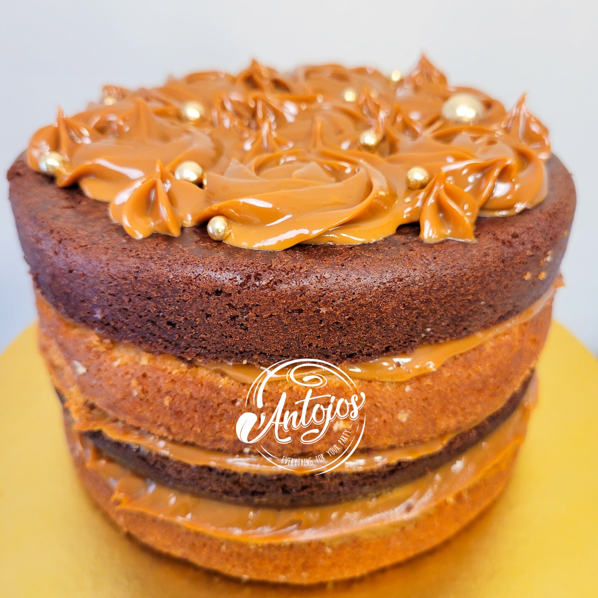 Torta de Chocolate relleno con Dulce de Leche 6inch (Sin Cobertura/ONLY PICK UP)