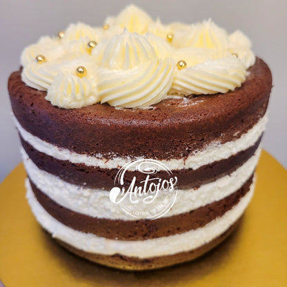Torta de Chocolate relleno con Crema Chantilly y Confitura de Fresa 6inch (Sin Cobertura/ONLY PICK UP)