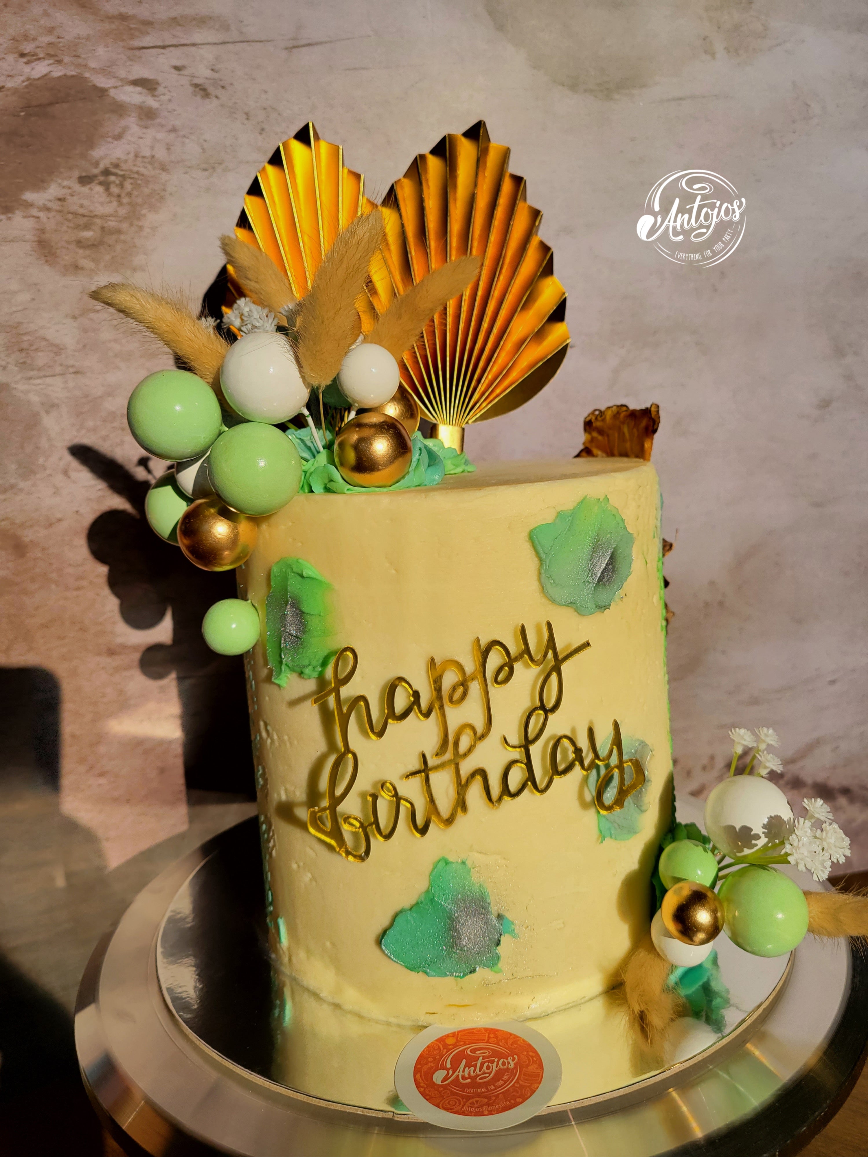 CUSTOM CAKES